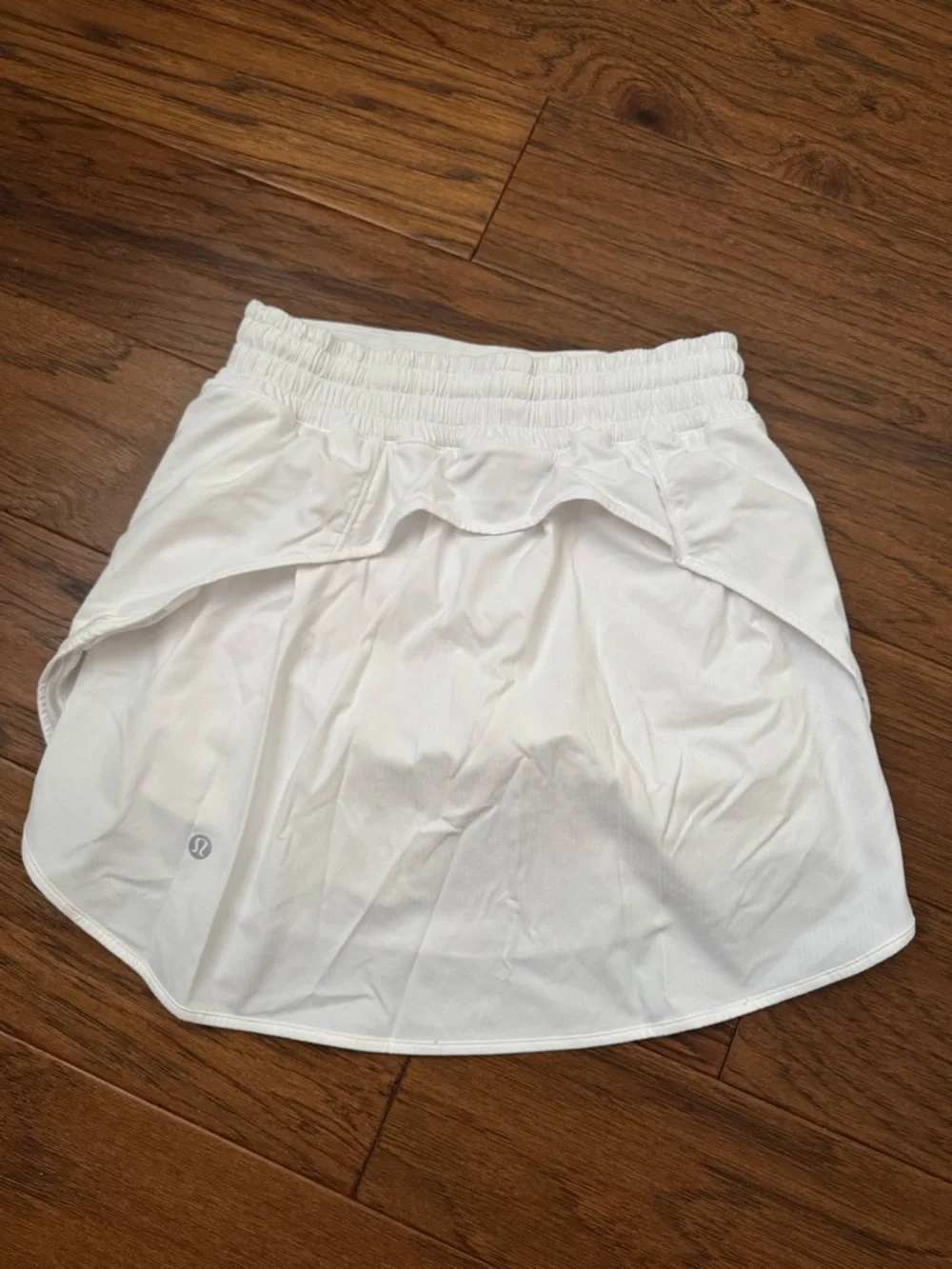 Lululemon White Athletic Tennis Skort with Side Zip Pocket - Picture 2 of 4
